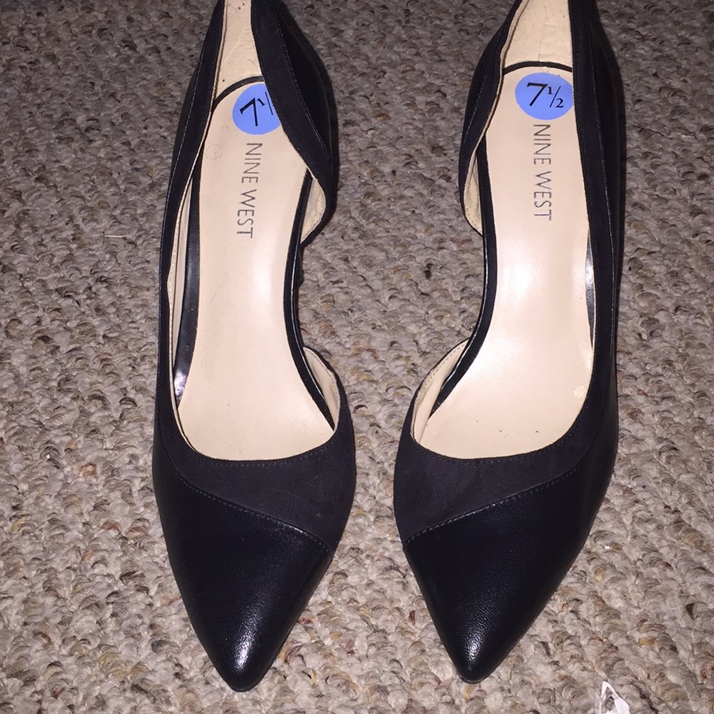 7.5 pointed toe black heels